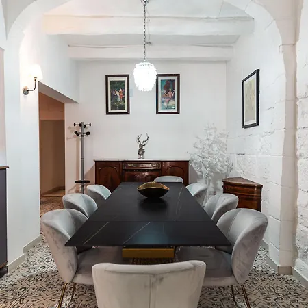 3 At Palazzo Seraphim Boutique Living In St Julians Guest house